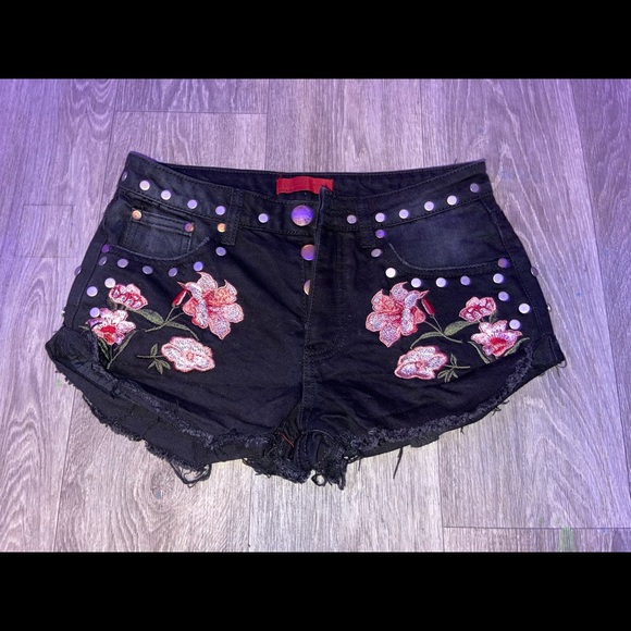 Booty Shorts ! - Picture 3 of 4